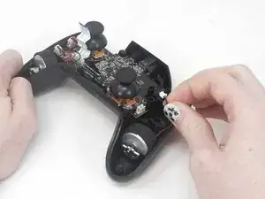 FxePjTiT1bNYC32Y