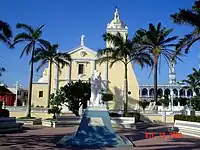 Monumento a los Héroes de Sotavento and Parroquia de Nuestra Señora del Rosario in Alvarado.