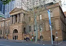 No. 117–119: old Treasury building (now part of InterContinental Hotel, completed 1899)