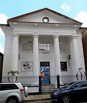 Facade of Logia Union y Amparo No. 44 in April, 2017 with boarded up windows