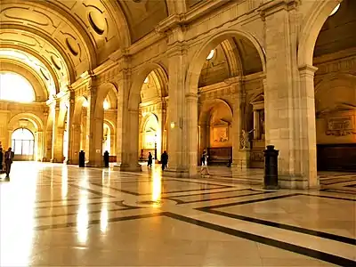 Hall of the "Pas Perdus"
