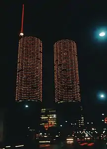 Marina City in 1969. Note the television transmitter with weather beacon on top of one of the towers.