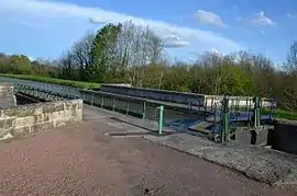 The canal viaduct on the Canal du Nivernais